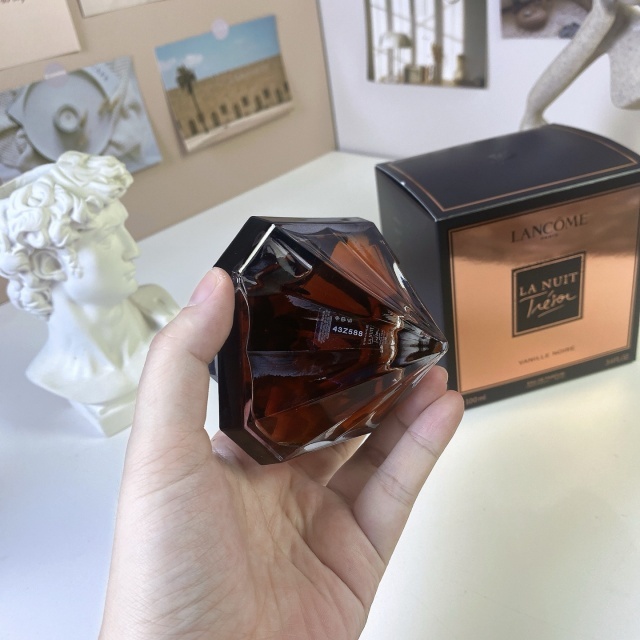 The Night Treasure Black Vanilla Perfume