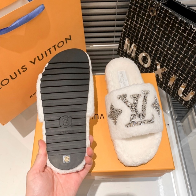 Rhinestones Fashion Women Winter Furry Slippers