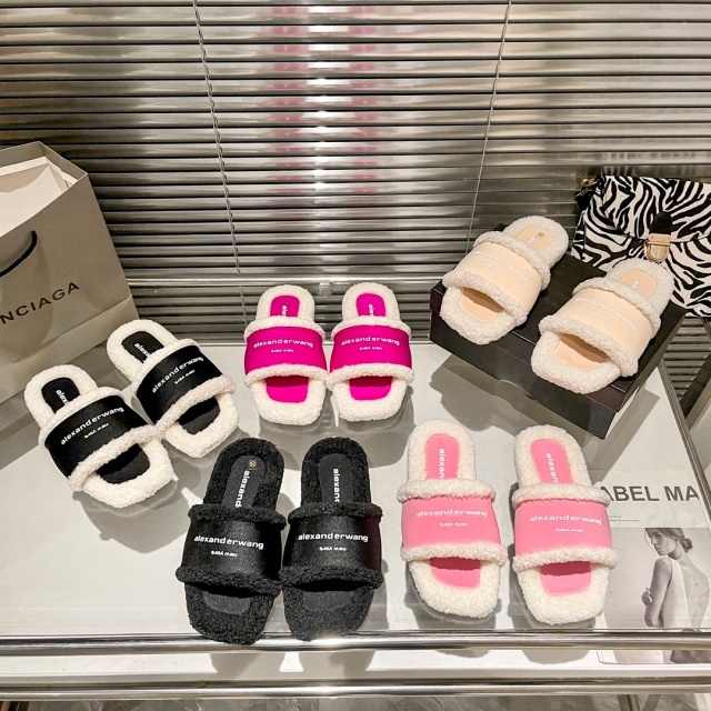 Winter Fashion Women Furry Slippers
