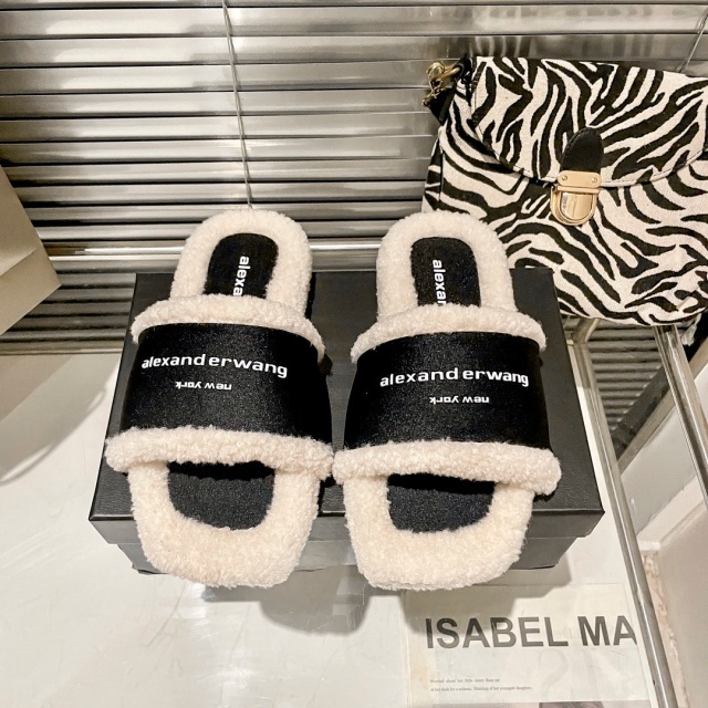Winter Fashion Women Furry Slippers