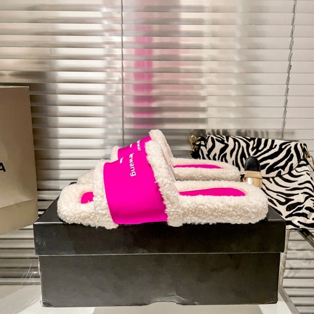 Winter Fashion Women Furry Slippers
