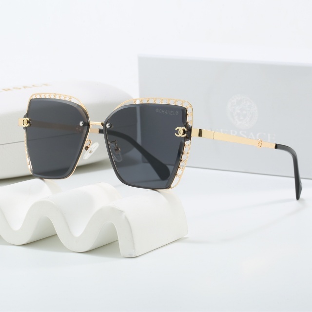 Small Metal Oval Frame Luxury Sunglasses
