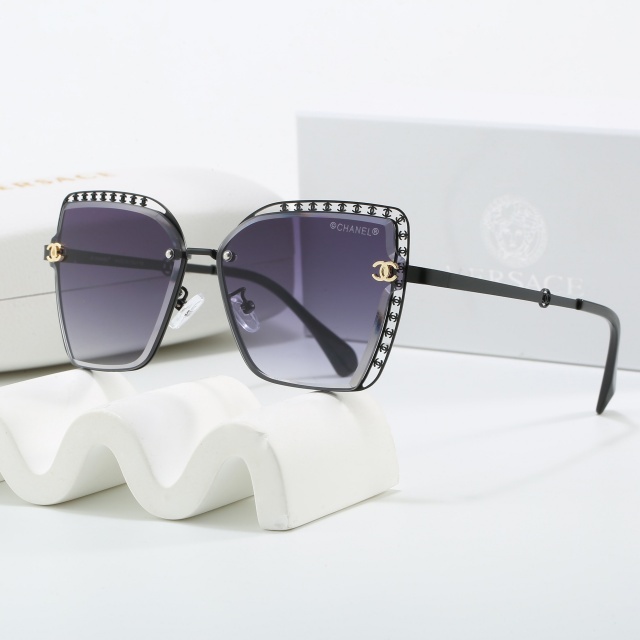 Small Metal Oval Frame Luxury Sunglasses