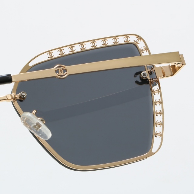 Small Metal Oval Frame Luxury Sunglasses