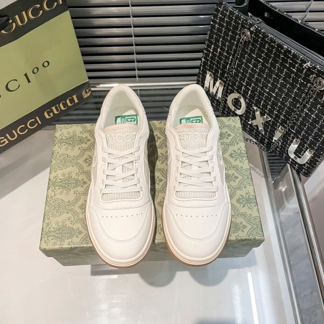 Fashion Embroidery Lace-Up Comfort Sneakers