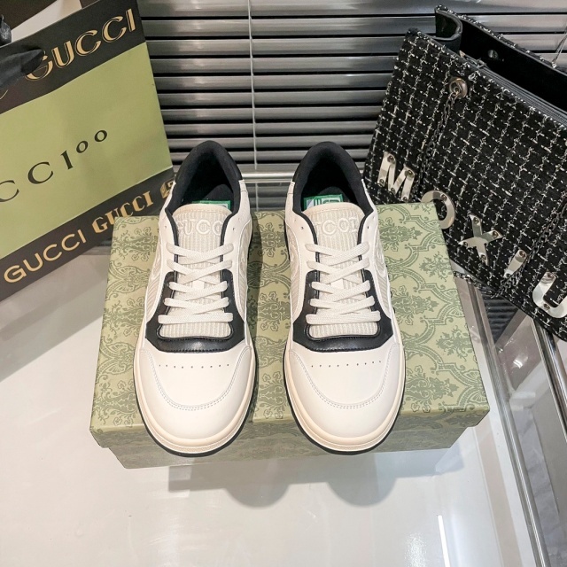 Fashion Embroidery Lace-Up Comfort Sneakers