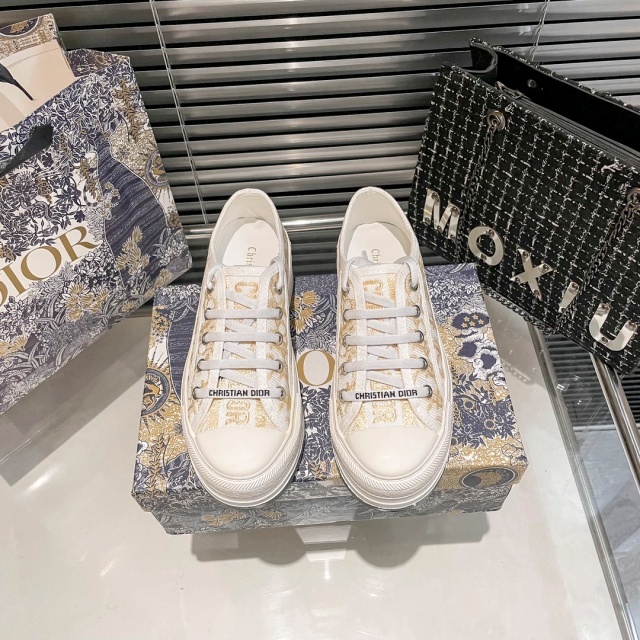 Fashion Embroidery Women Casual Sneakers