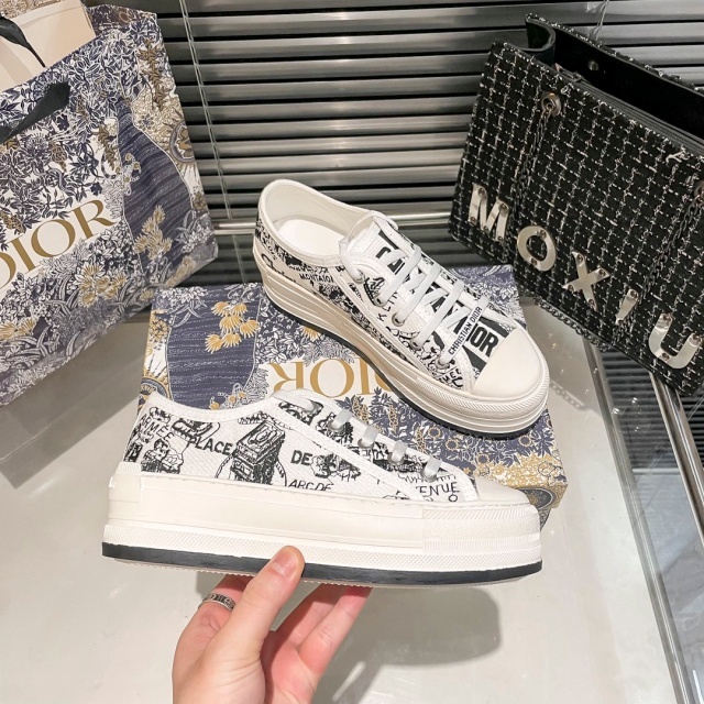 Fashion Embroidery Women Casual Sneakers