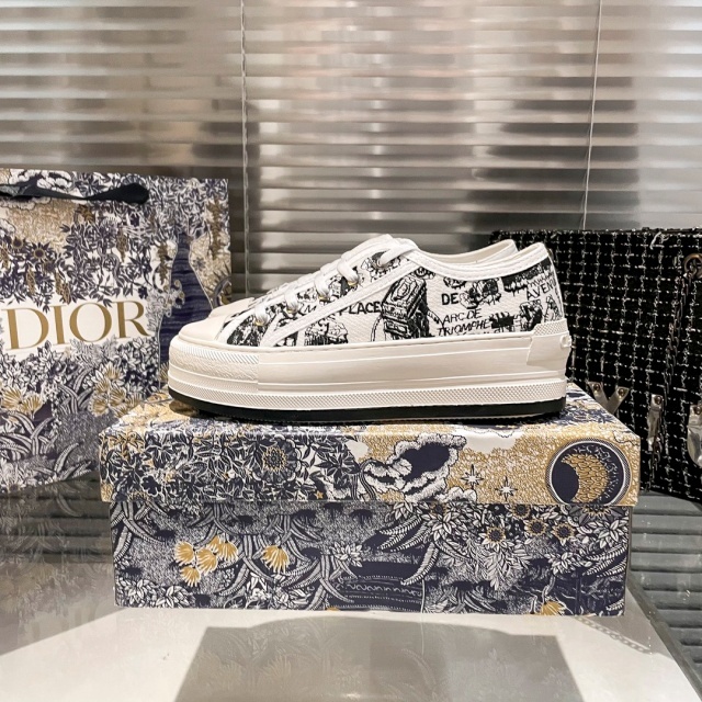 Fashion Embroidery Women Casual Sneakers