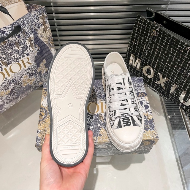 Fashion Embroidery Women Casual Sneakers