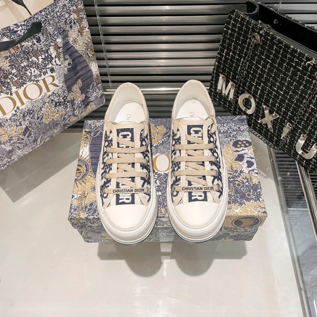 Fashion Embroidery Women Casual Sneakers
