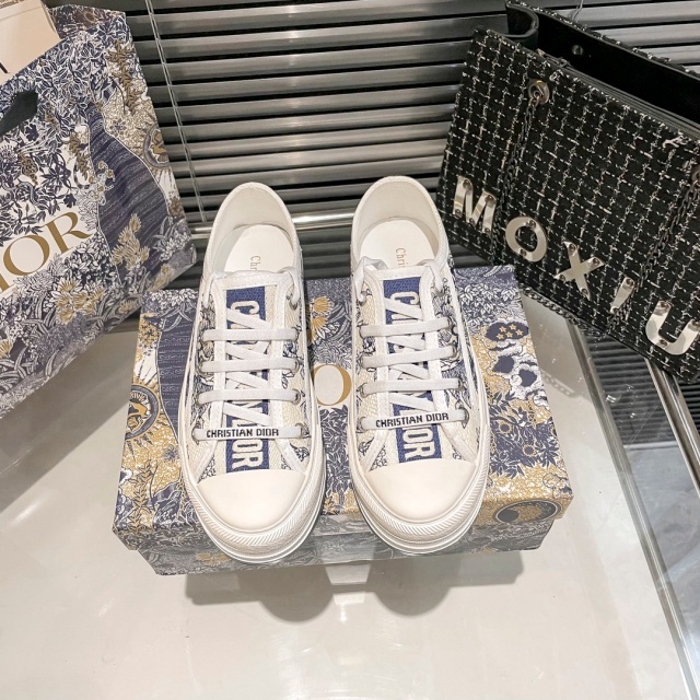 Fashion Embroidery Women Casual Sneakers