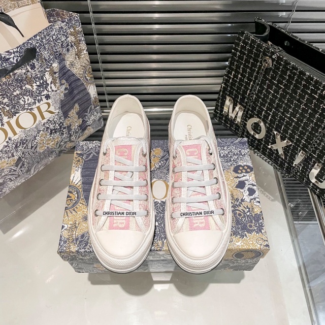Fashion Embroidery Women Casual Sneakers