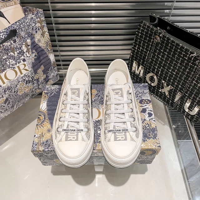 Fashion Embroidery Women Casual Sneakers