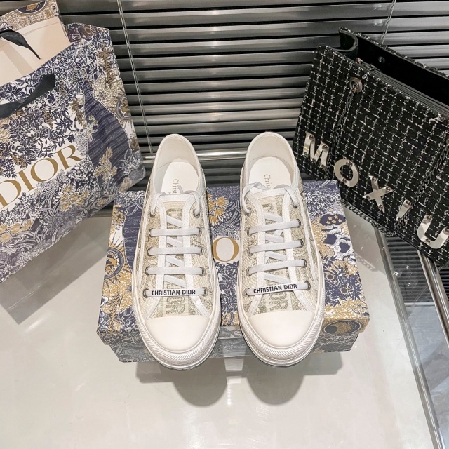 Fashion Embroidery Women Casual Sneakers