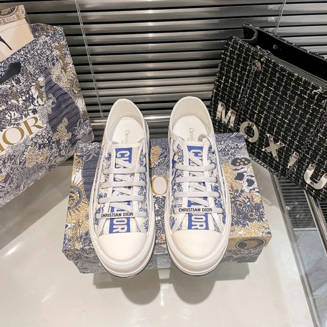 Fashion Embroidery Women Casual Sneakers