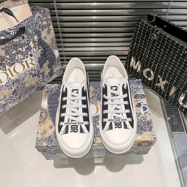 Fashion Embroidery Women Casual Sneakers