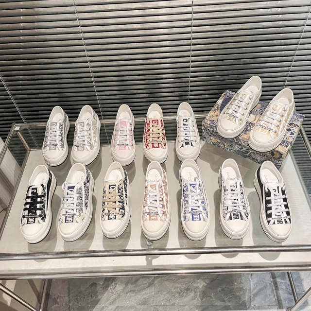 Fashion Embroidery Women Casual Sneakers
