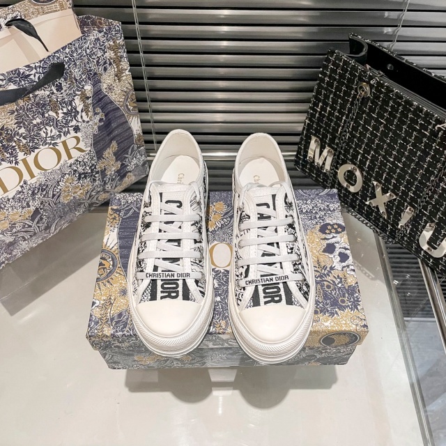Fashion Embroidery Women Casual Sneakers