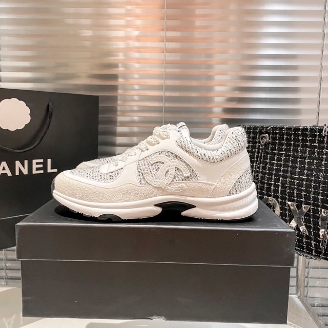 Fashion Lace-Up Comfort Sneakers