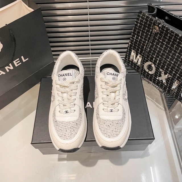 Fashion Lace-Up Comfort Sneakers