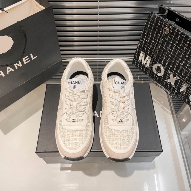 Fashion Lace-Up Comfort Sneakers
