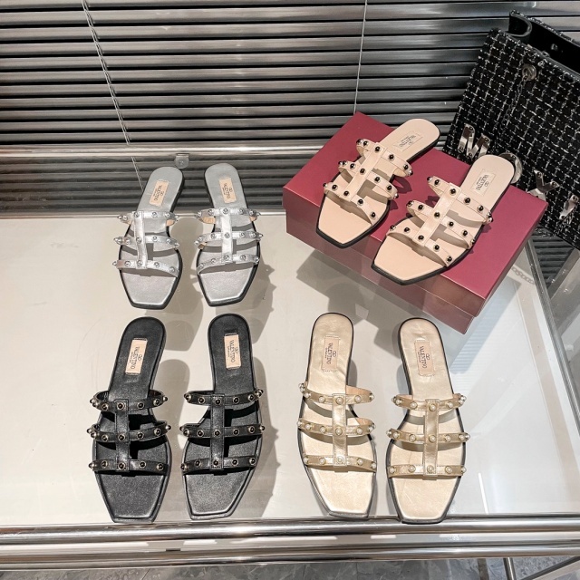 Fashion Rivets Hollow Out Flat Sandals