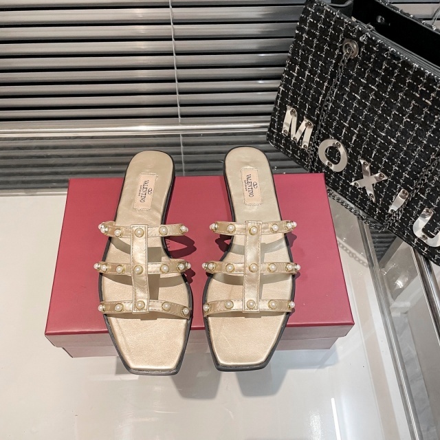Fashion Rivets Hollow Out Flat Sandals