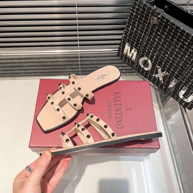 Fashion Rivets Hollow Out Flat Sandals