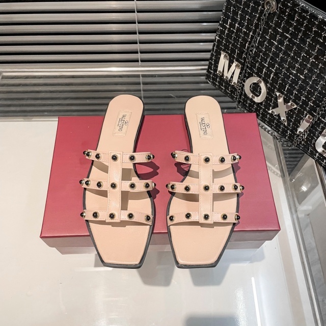 Fashion Rivets Hollow Out Flat Sandals