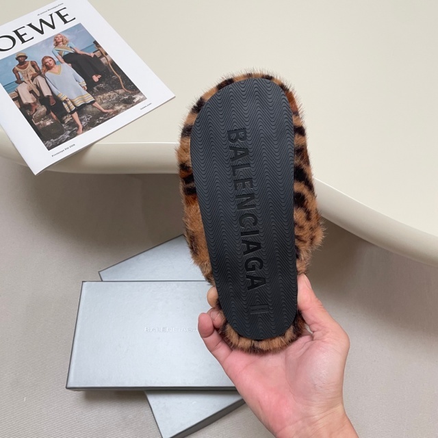 Fashion Winter Women Furry Slippers