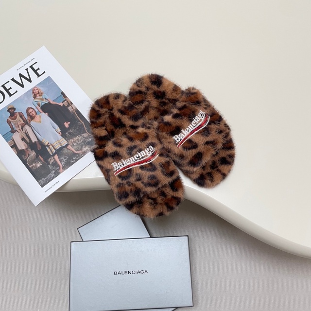 Fashion Winter Women Furry Slippers