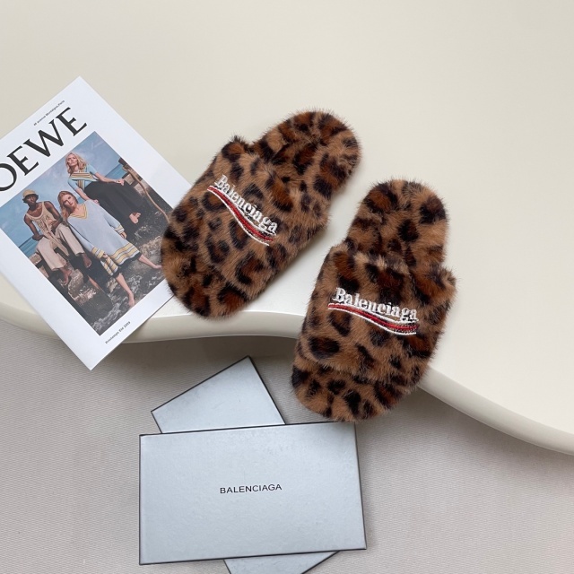 Fashion Winter Women Furry Slippers
