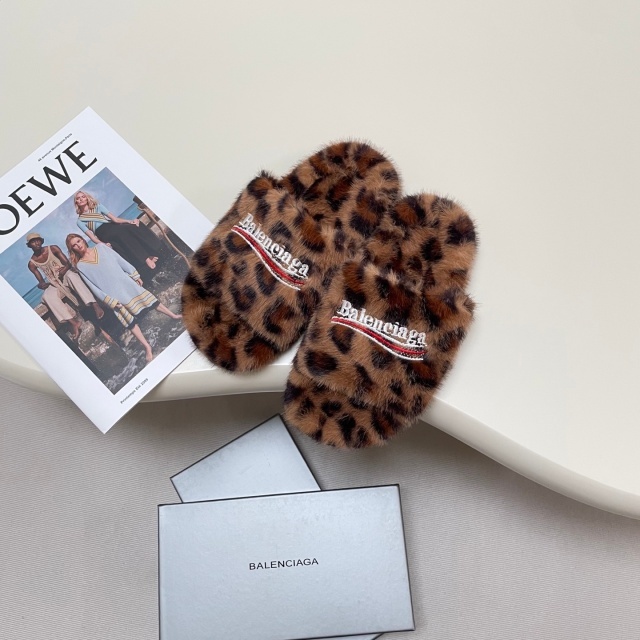 Fashion Winter Women Furry Slippers