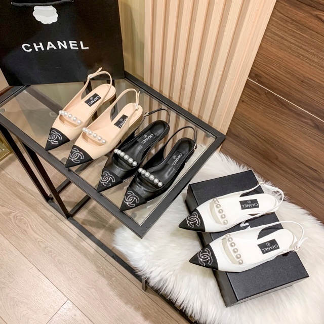 Pearl And Rhinestones Pointed Toe Flat Sandals