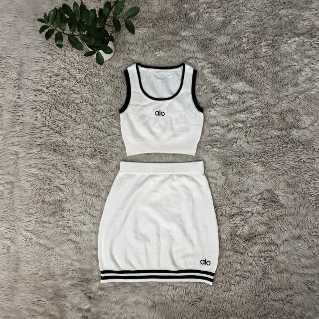 Fashion Knit Women Skirt Set