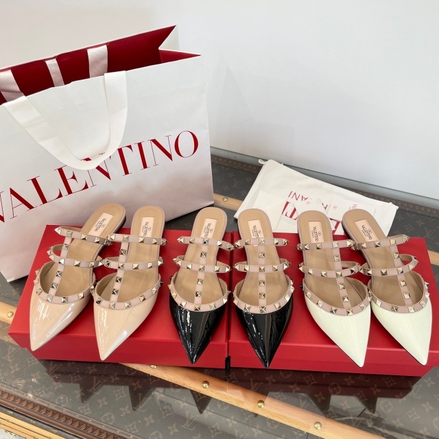 Pointed Toe Rivets Hollow Out Flat Sandals