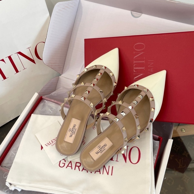 Pointed Toe Rivets Hollow Out Flat Sandals