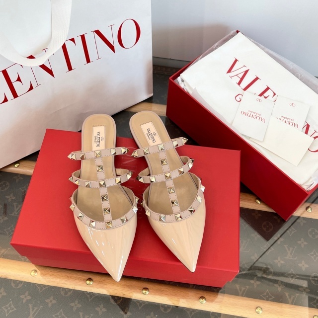 Pointed Toe Rivets Hollow Out Flat Sandals