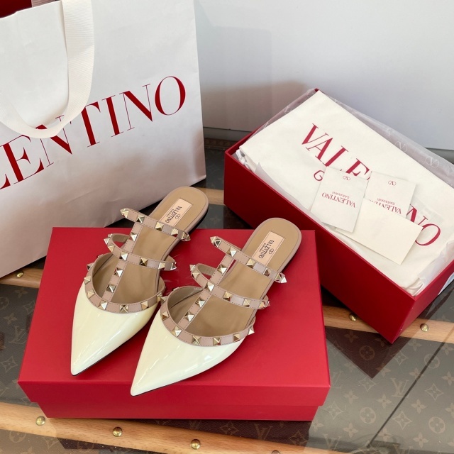 Pointed Toe Rivets Hollow Out Flat Sandals