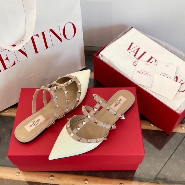Pointed Toe Rivets Hollow Out Flat Sandals