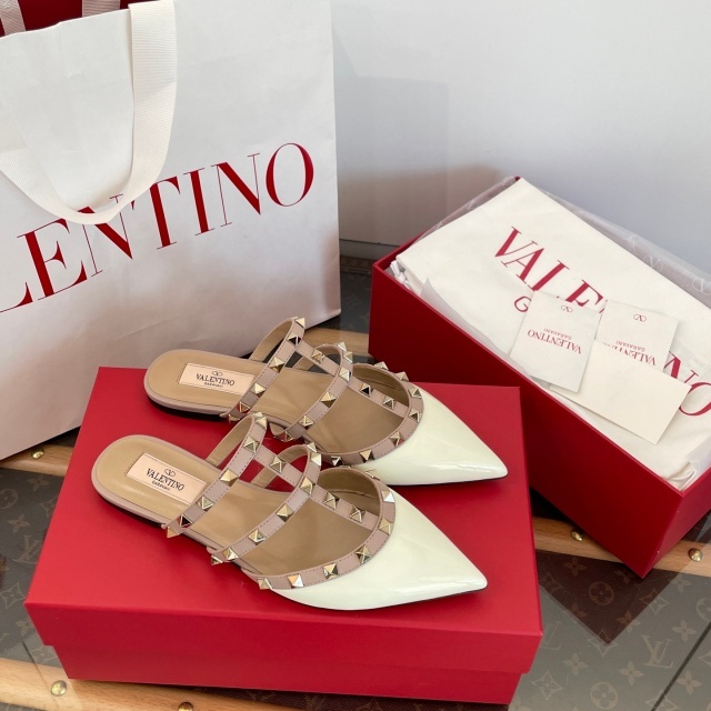 Pointed Toe Rivets Hollow Out Flat Sandals