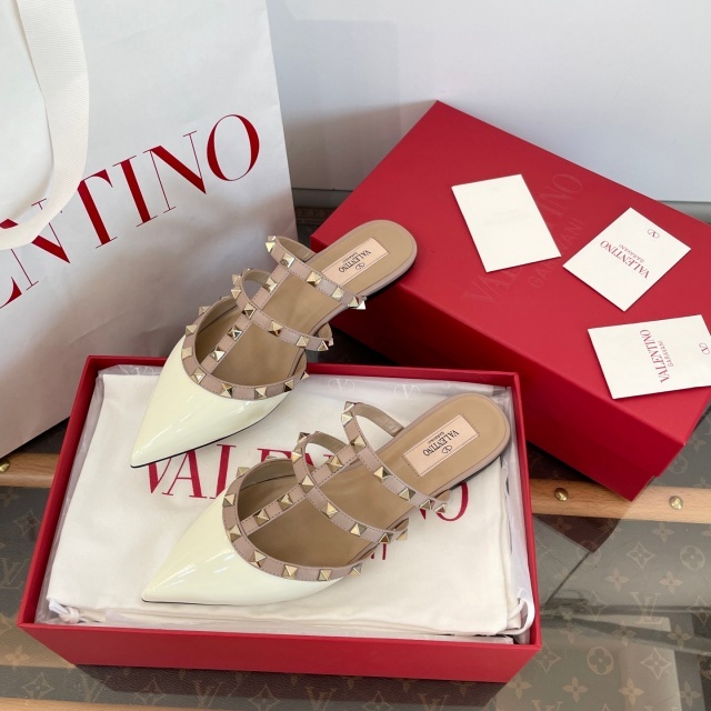 Pointed Toe Rivets Hollow Out Flat Sandals