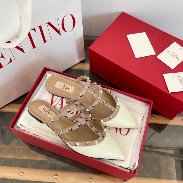 Pointed Toe Rivets Hollow Out Flat Sandals