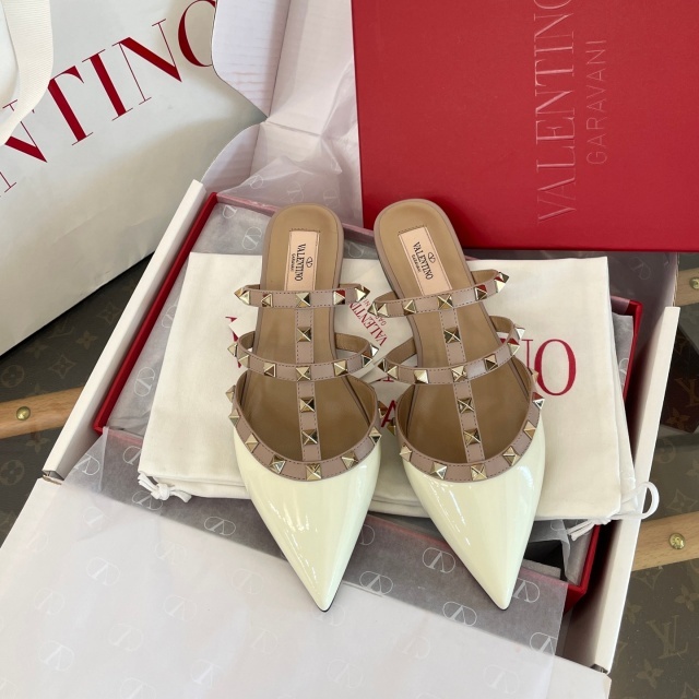 Pointed Toe Rivets Hollow Out Flat Sandals