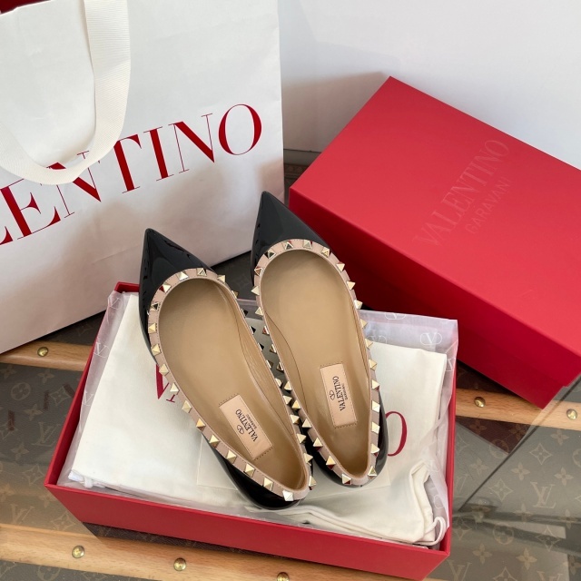 Pointed Toe Rockstud Ballet shoes