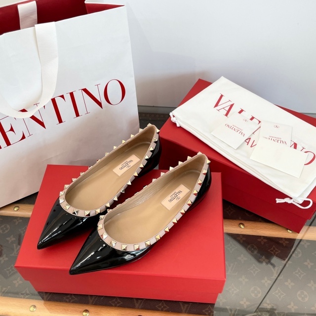 Pointed Toe Rockstud Ballet shoes
