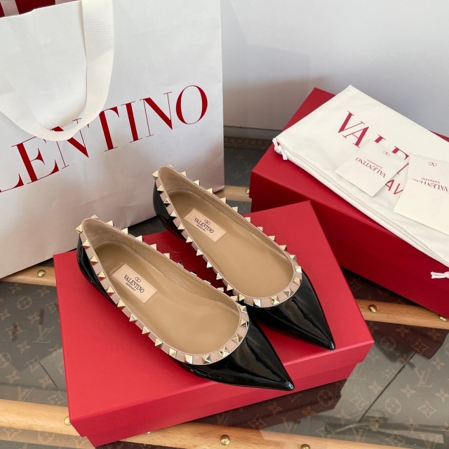 Pointed Toe Rockstud Ballet shoes