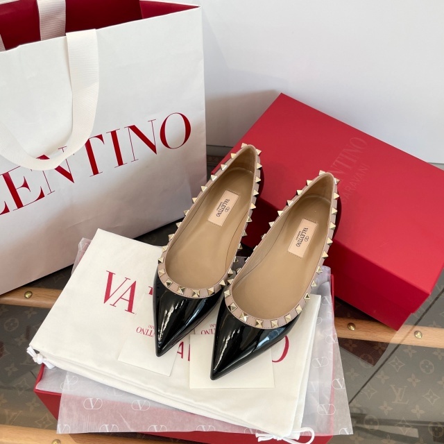 Pointed Toe Rockstud Ballet shoes