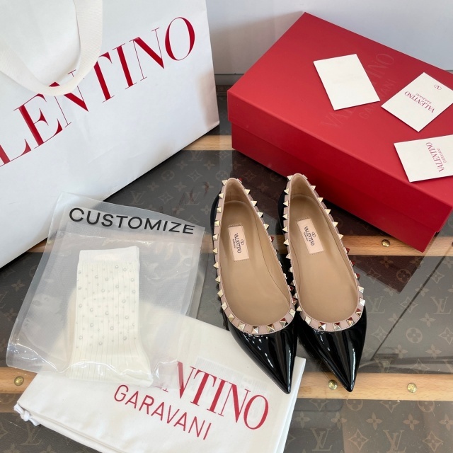 Pointed Toe Rockstud Ballet shoes